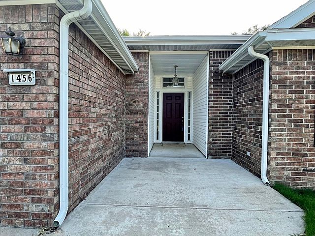 1st image of 1456 N Timberline Dr