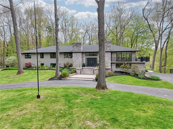 22 Lake Lacoma Dr, Pittsford, NY 14534
