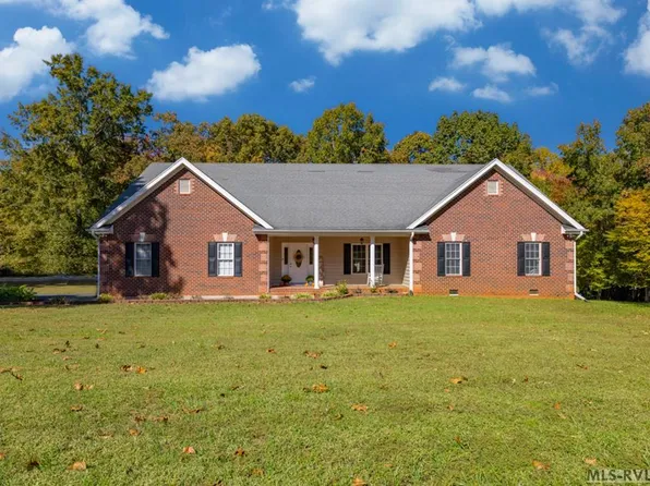 509 Old Blacksmith Rd, Bracey, VA 23919