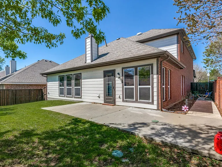7801 Riverwalk Trl — Photo 25