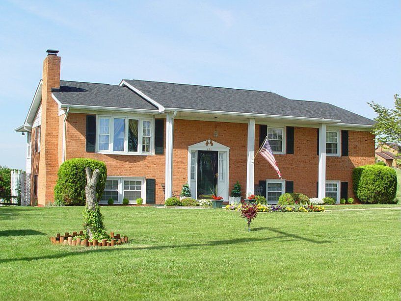 Stately and Well Built Split Foyer