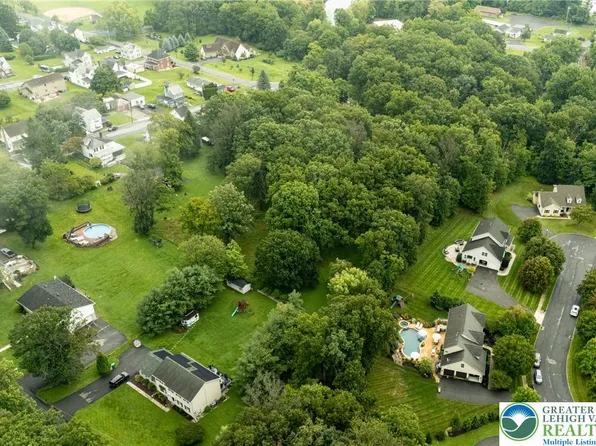 1148 Verona Dr, Pen Argyl, PA 18072