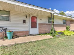 641 SW 13th St, Moore, OK 73160