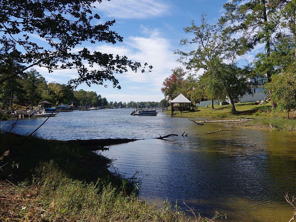 1st image of 28 Chalet Rd