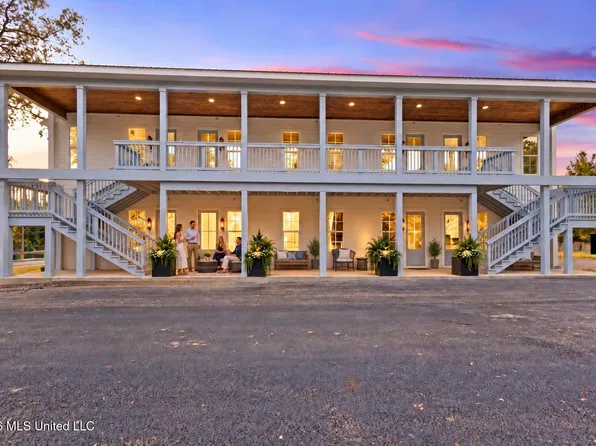 507 Main St #4, Bay Saint Louis, MS 39520