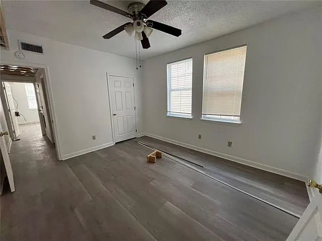 2 bed, 1.0 bath, 1200 sqft, $1,600 — Photo 3