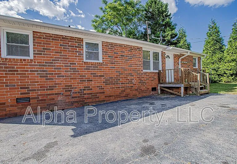 105 Foster Cir #7 — Photo 2