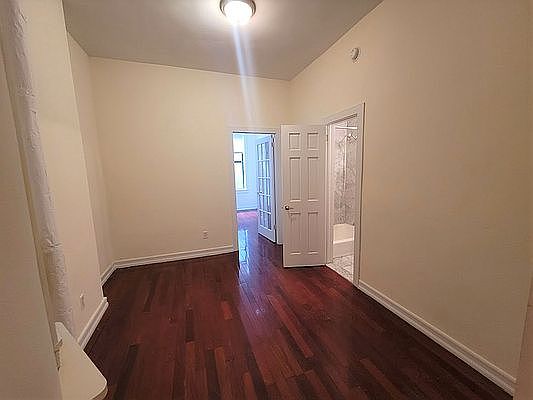 5th image of 301 10th Ave #1V