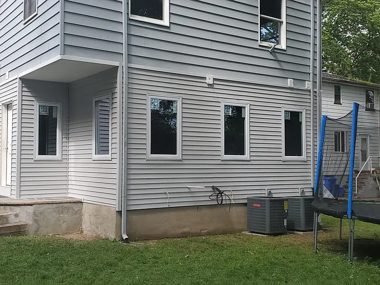 96 Columbus Dr — Photo 2