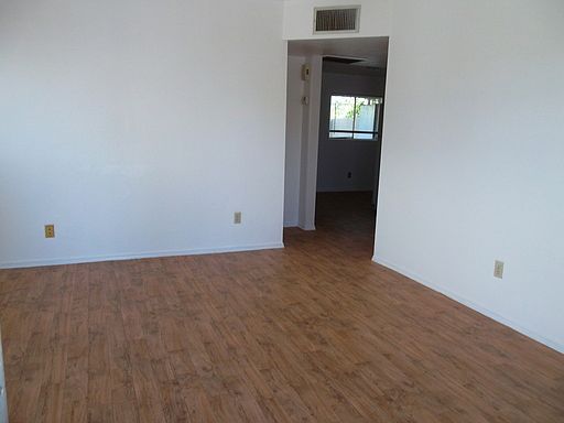 4th image of 2644 N Los Altos Ave