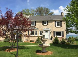 4572 Lakeshore Rd, Fort Gratiot, MI 48059