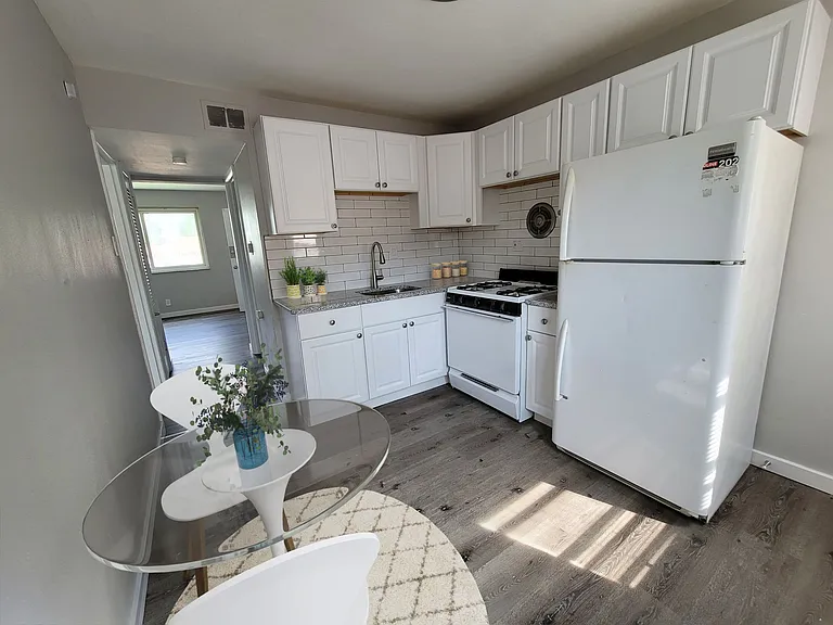 Home Heights Apartments — Photo 15