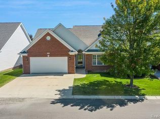266 Devonshire Dr, Lapeer, MI