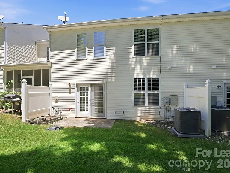 10781 Essex Hall Dr — Photo 31