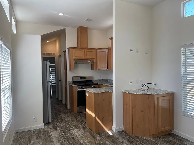 2646 Sharon Ave — Photo 4