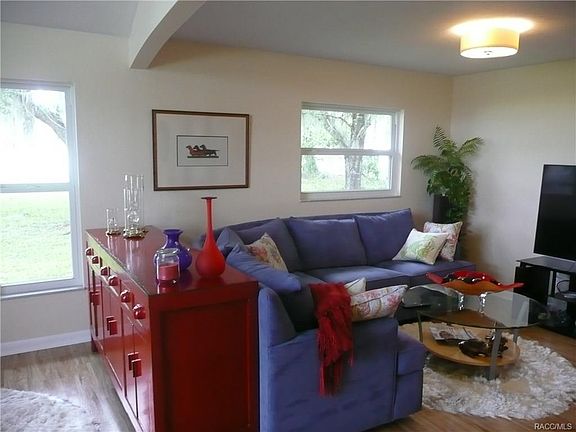 4th image of 1112 SE Paradise Ave