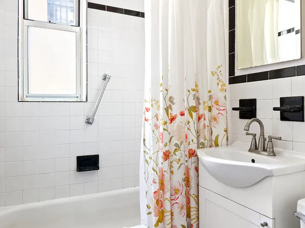 225 East 47th Street 6H image 3 of 8