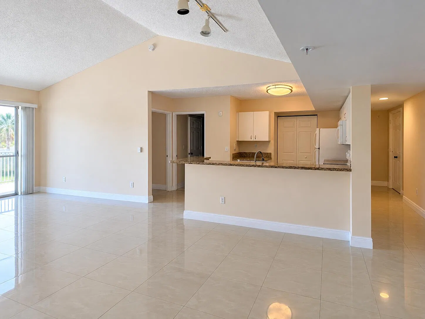 2 bed, 2.0 bath, 1124 sqft, $2,350 — Photo 2