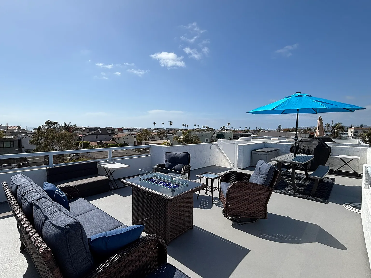 819 Avalon Court - B — Photo 1