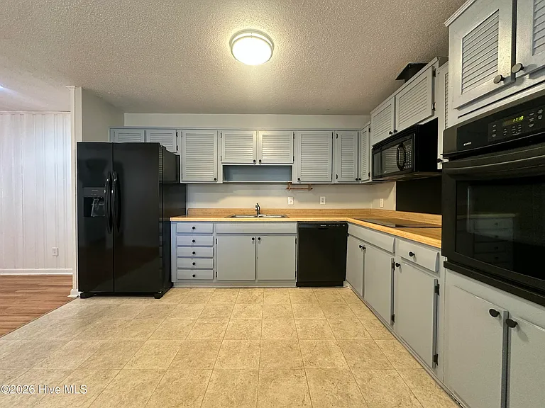 1030 Daniel Dr — Photo 5