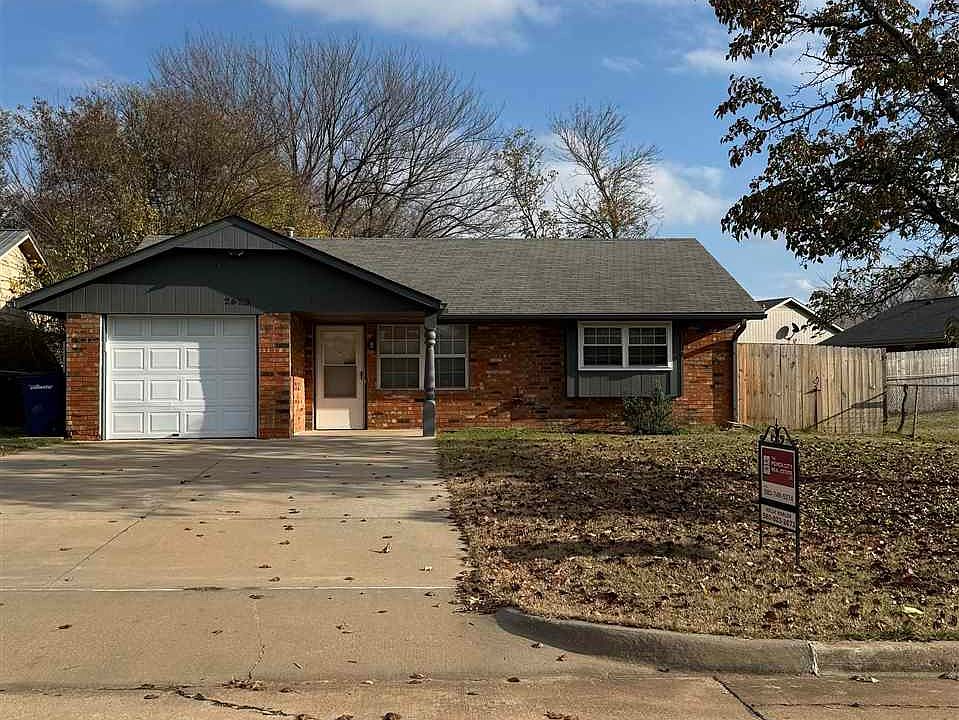 1st image of 2623 N Park Dr