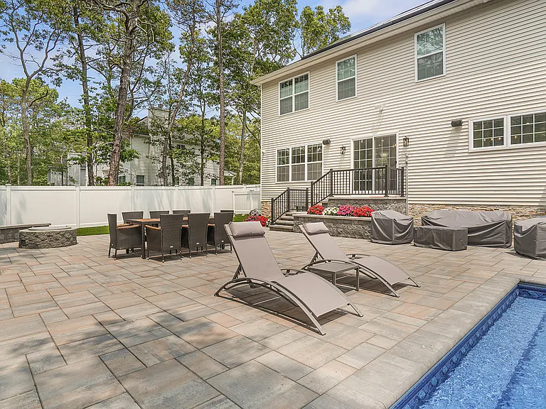 9 Greenway Ct — Photo 25