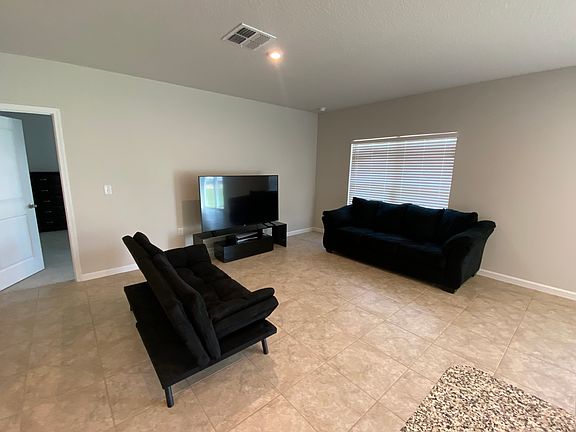 5th image of 1206 Lexington Ln