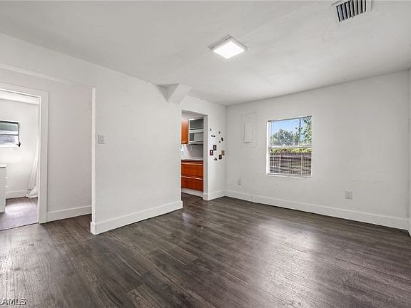 5th image of 2716 Winona Dr