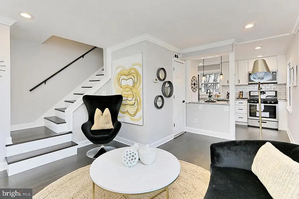 3 bed, 1120 sqft, $3,500 — Photo 3