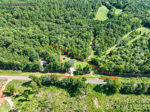 3rd image of 219 W North Corner Rd