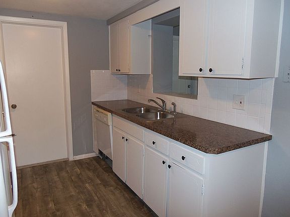 5th image of 3430 Bluebird Dr