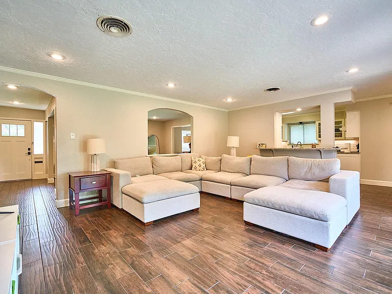 5506 Dumfries Dr — Photo 10