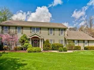 9920 Lakewood Rd, Crystal Lake, IL 60014