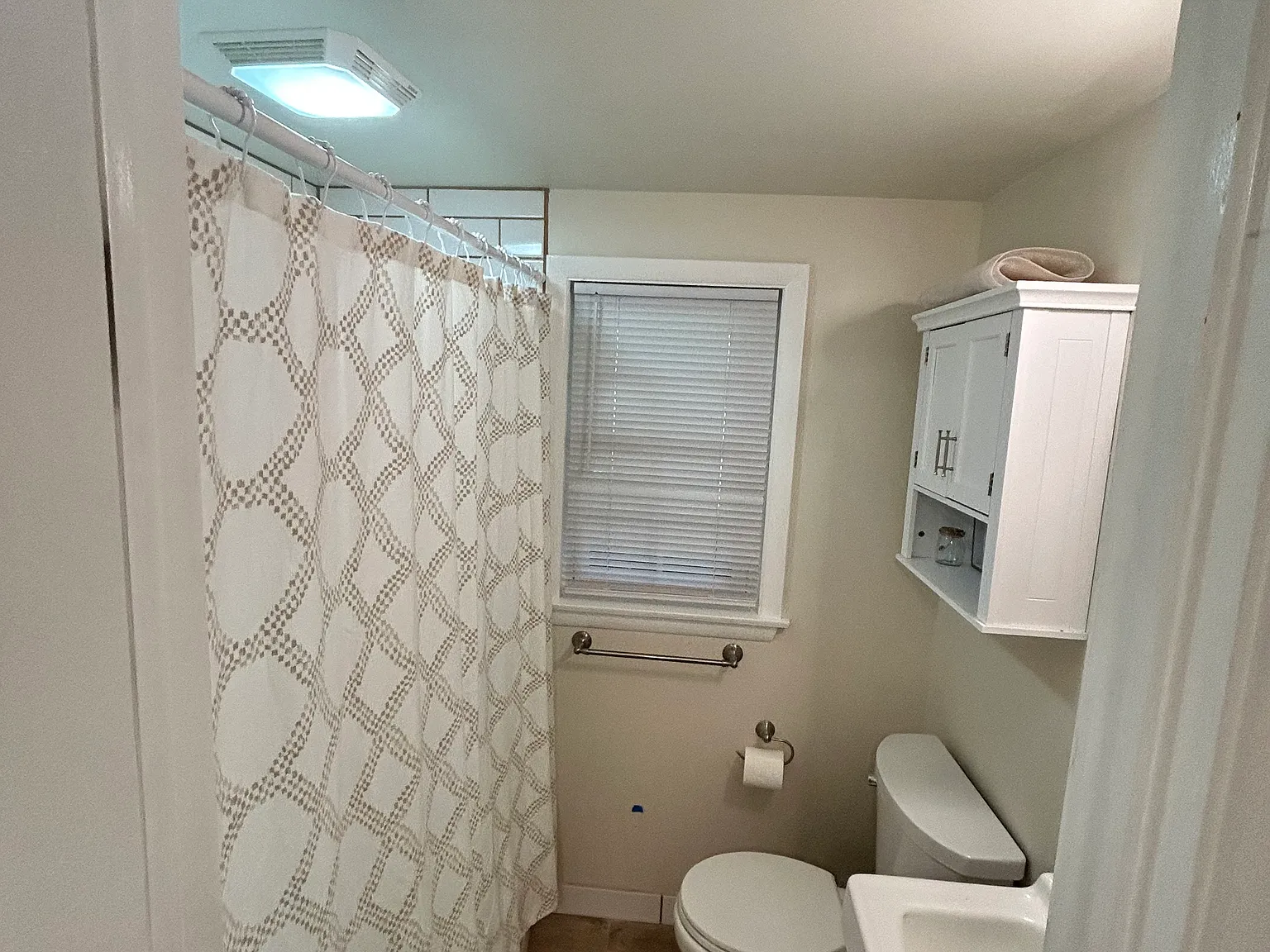 913 Rockland Ave — Photo 3