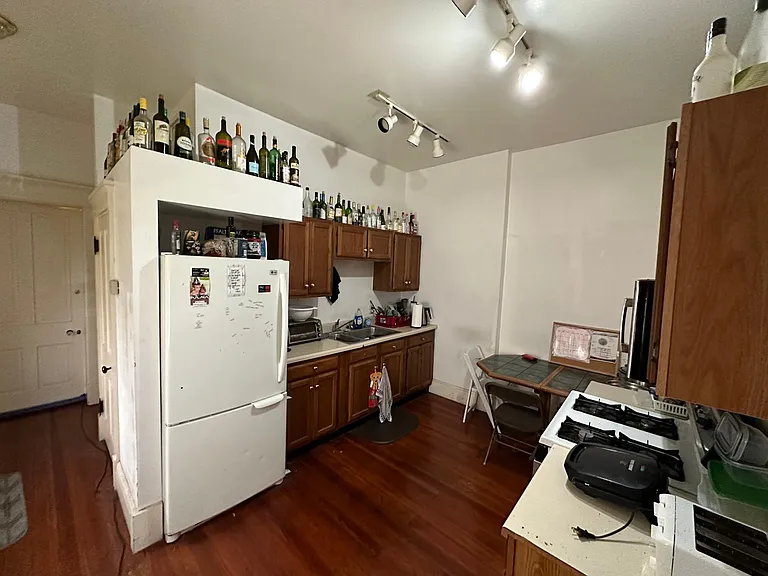 269 Emming St — Photo 4
