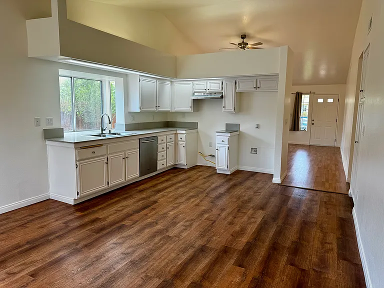 2204 Mark Ave — Photo 6