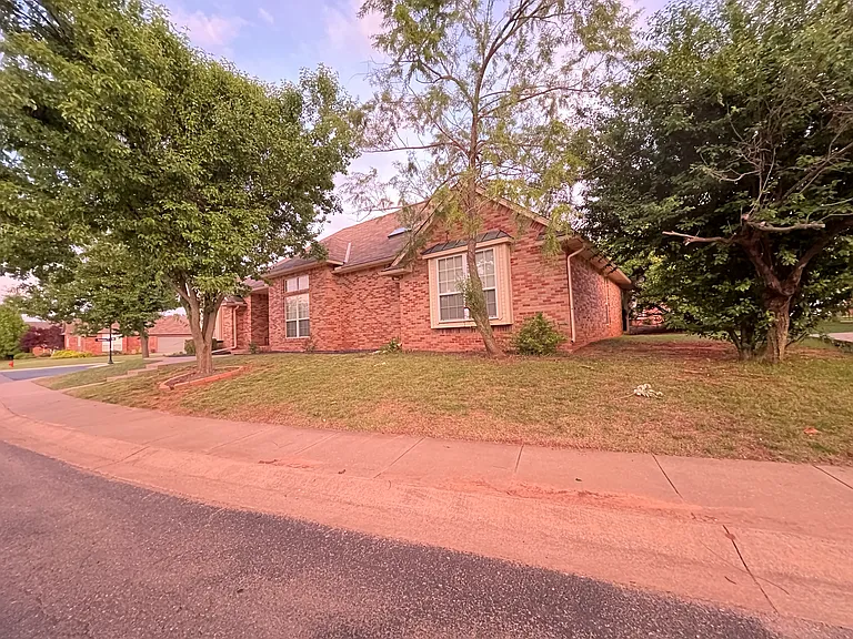 16721 Farmington Way — Photo 4