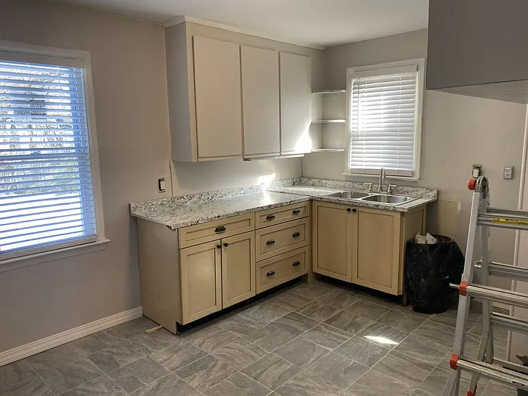 6176 Farmbrook St — Photo 2
