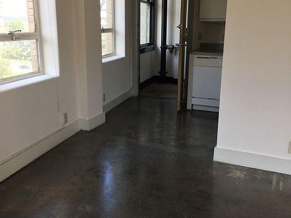 5th image of 152 E Pecan St APT 304