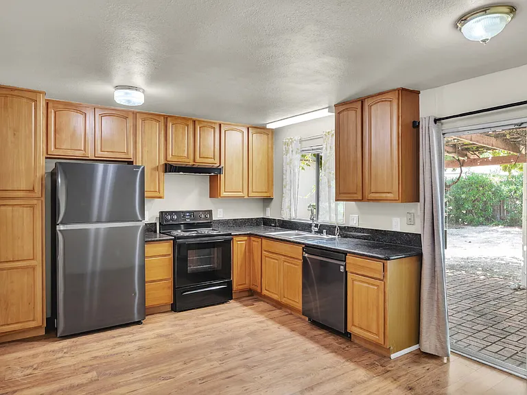 709 Arnold St — Photo 9