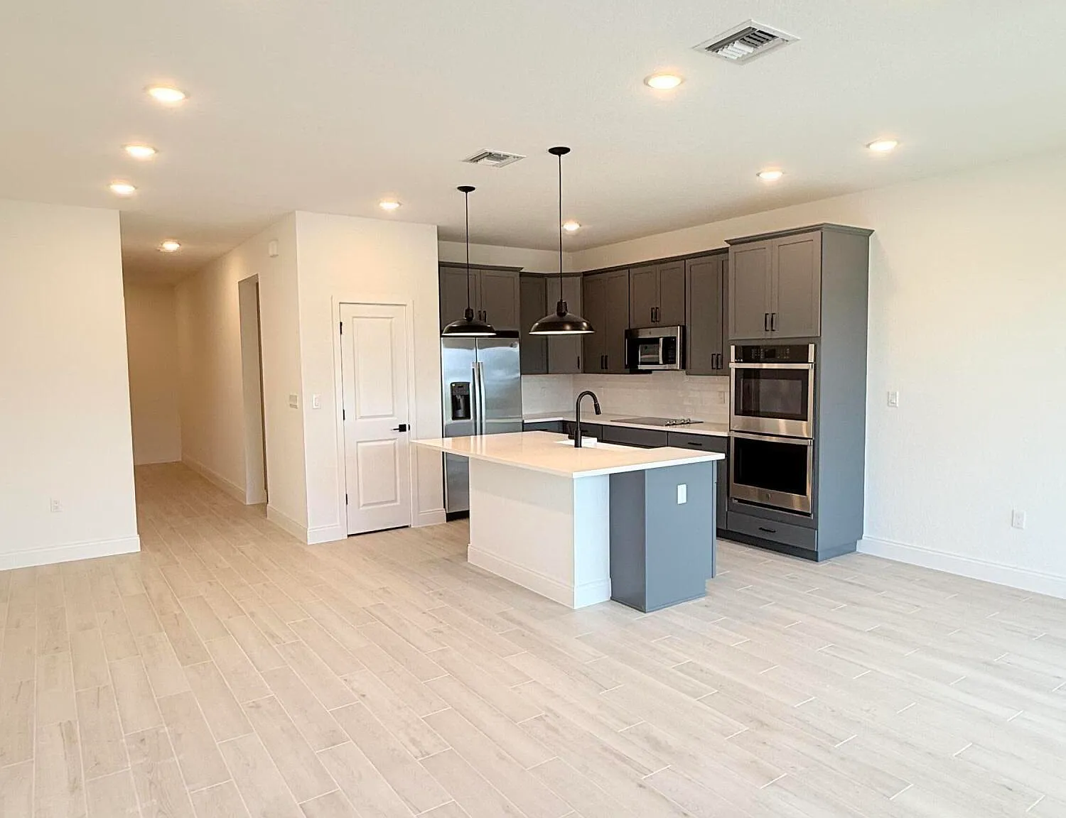 3 bed, 2.5 bath, 1683 sqft, $2,999 — Photo 4