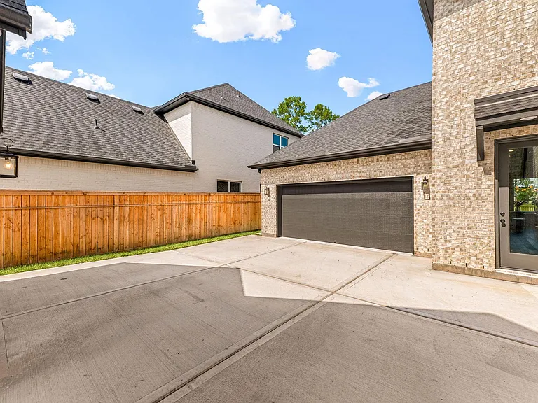 1222 Crown Forest Dr — Photo 32