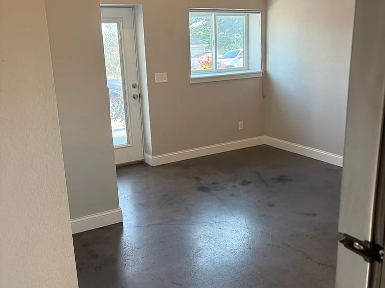 Lowell3850 — Photo 10