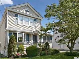 110 Pershing Ave, Valley Stream, NY 11581