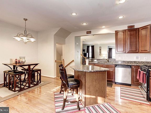 3rd image of 1524 Grosbeak Ct
