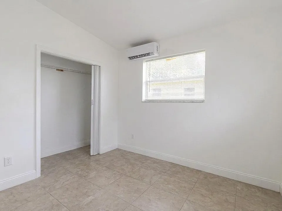 630 NW 15th Ter #1-2