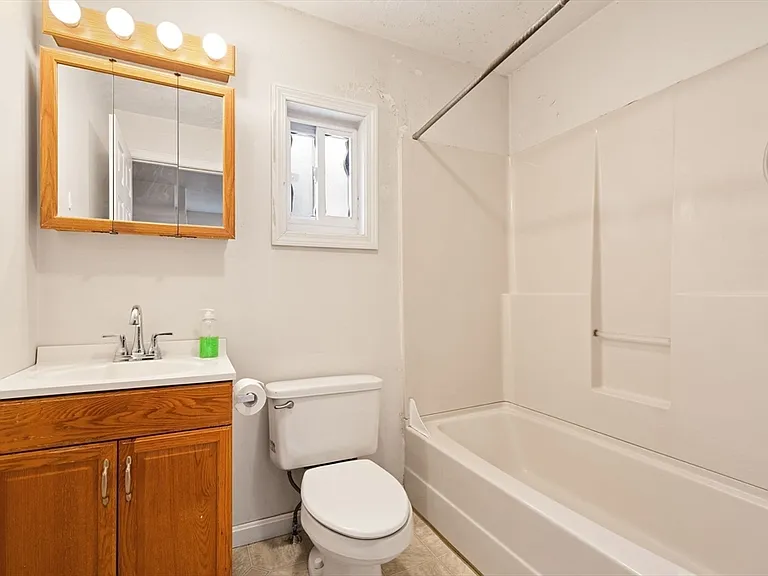 8 Walnut St #2 — Photo 10