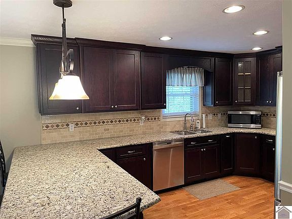 3rd image of 103 Hickory Hill Dr