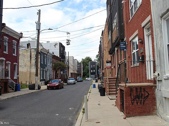 2nd image of 1706 Arlington St