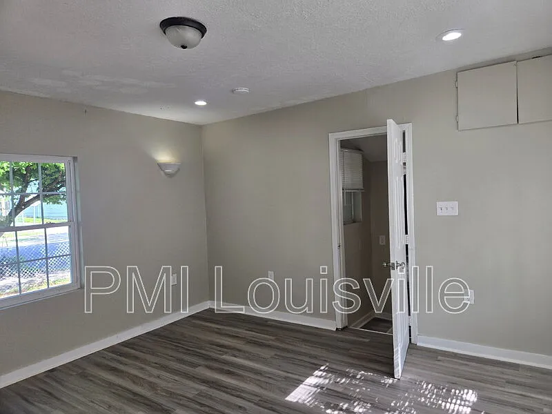 2 bed, 1.0 bath, 988 sqft, $825 — Photo 4